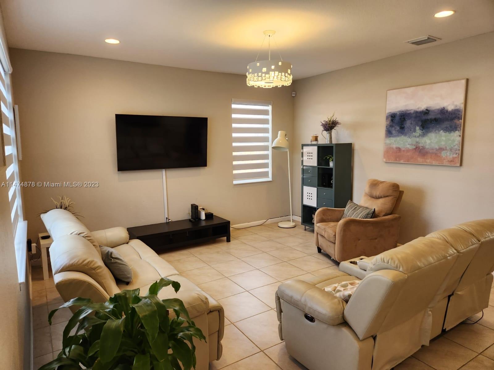 27804 Southwest 133rd Path Homestead, FL 33032 - Photo 7 of 31 Gallery Image 7