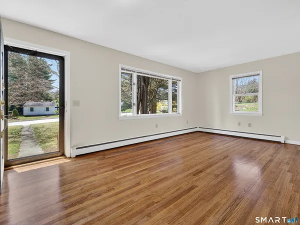 $320,000 | 34 Riched Lane, Montville, CT 06382