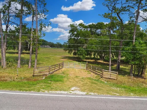 $450,000 | 469 County Rd Center Hill, Center Hill, FL 33514