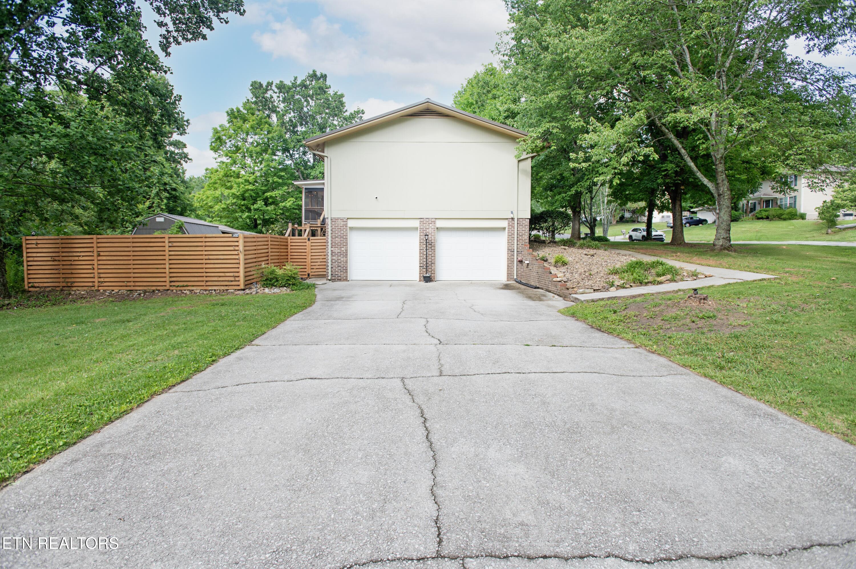 1241 Court Field Road Knoxville, TN 37922 - Photo 3 of 49 A2 (18)