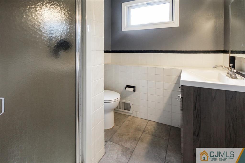 147 Summerhill Road East Brunswick, NJ 08816 - Photo 14 of 22 Gallery Image 14