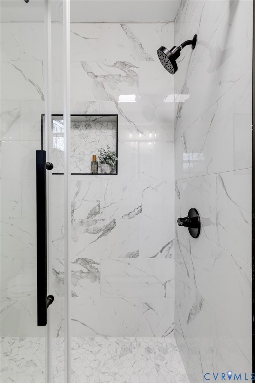 2802 Fairgate Road Midlothian, VA 23112 - Photo 22 of 38 a bathroom with a shower