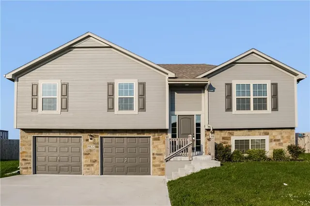 $2,420 | 19122 Corbyn Lane, Smithville, MO 64089