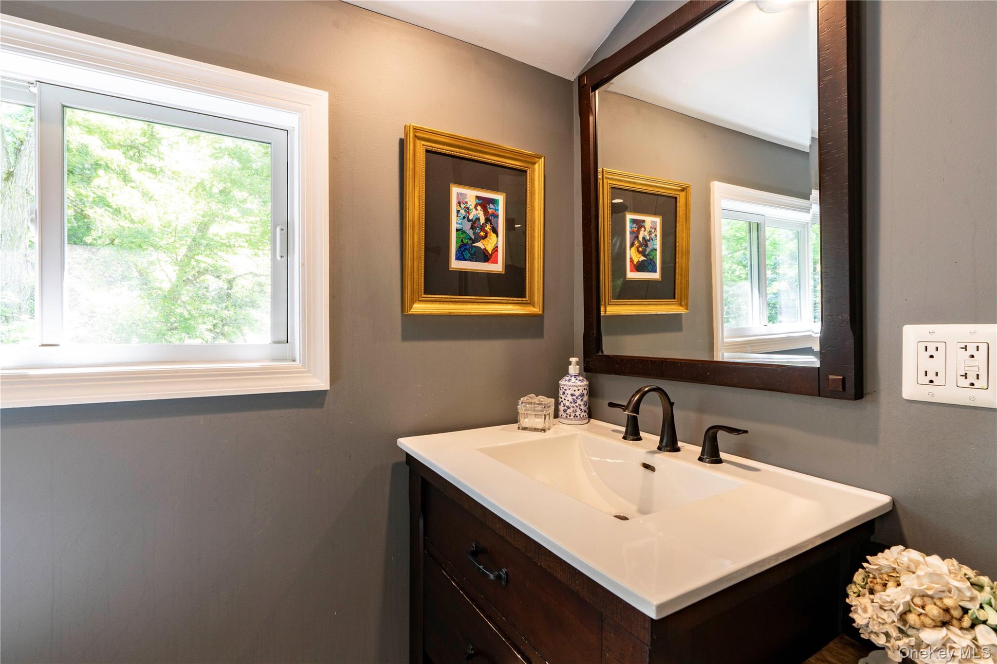 10 Pilgrims Progress Road Rhinebeck, NY 12572 - Photo 25 of 31 2nd Floor Renovated Full Bathroom Vanity