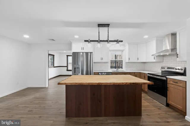 $460,000 | 102 Valley Green Drive, Coatesville, PA 19320