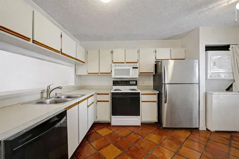 $395,000 | 3010 Northeast 21st Terrace, Fort Lauderdale, FL 33306