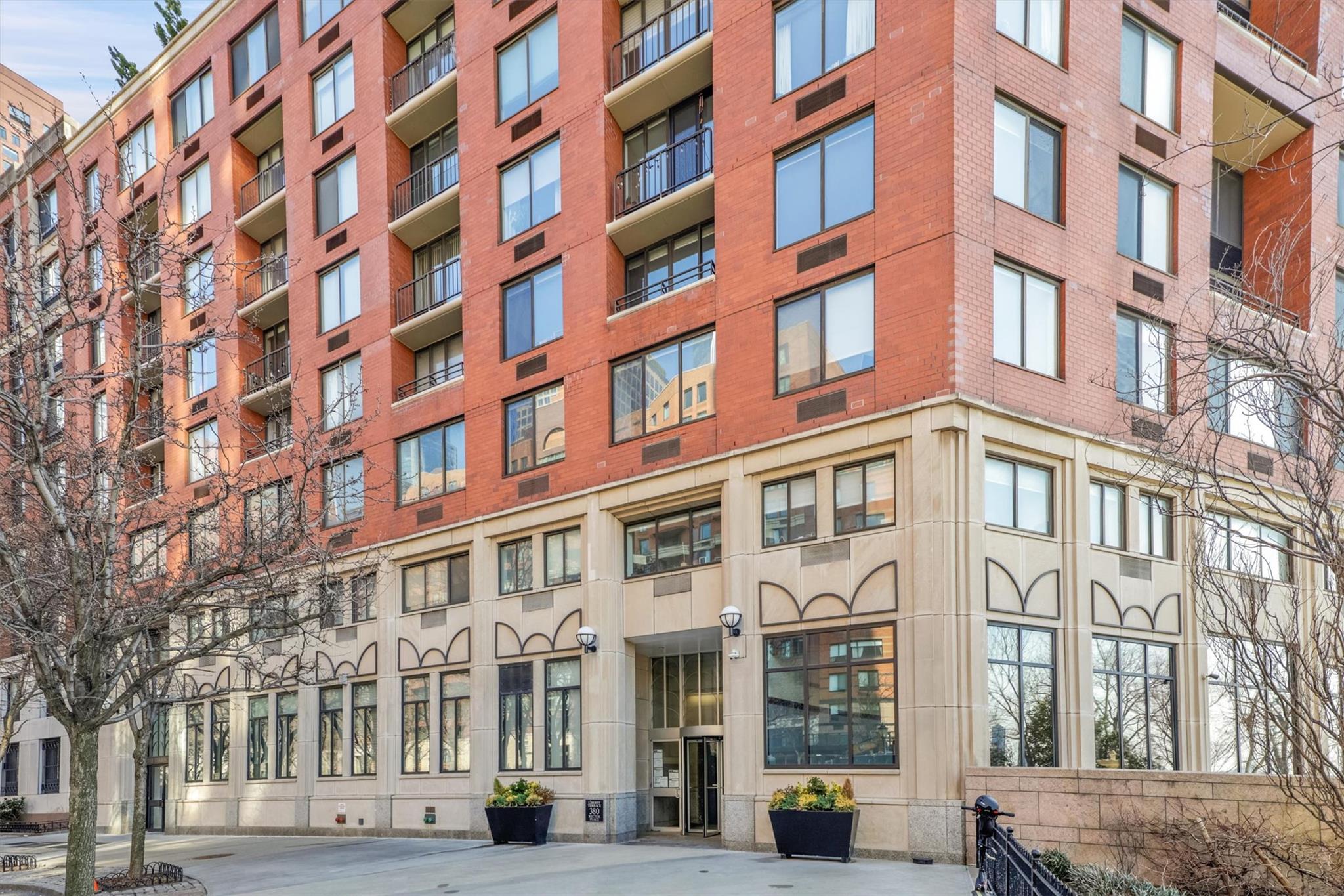 380 Rector Place, Unit 15E Manhattan, NY 10280 - Photo 4 of 31 View of building exterior