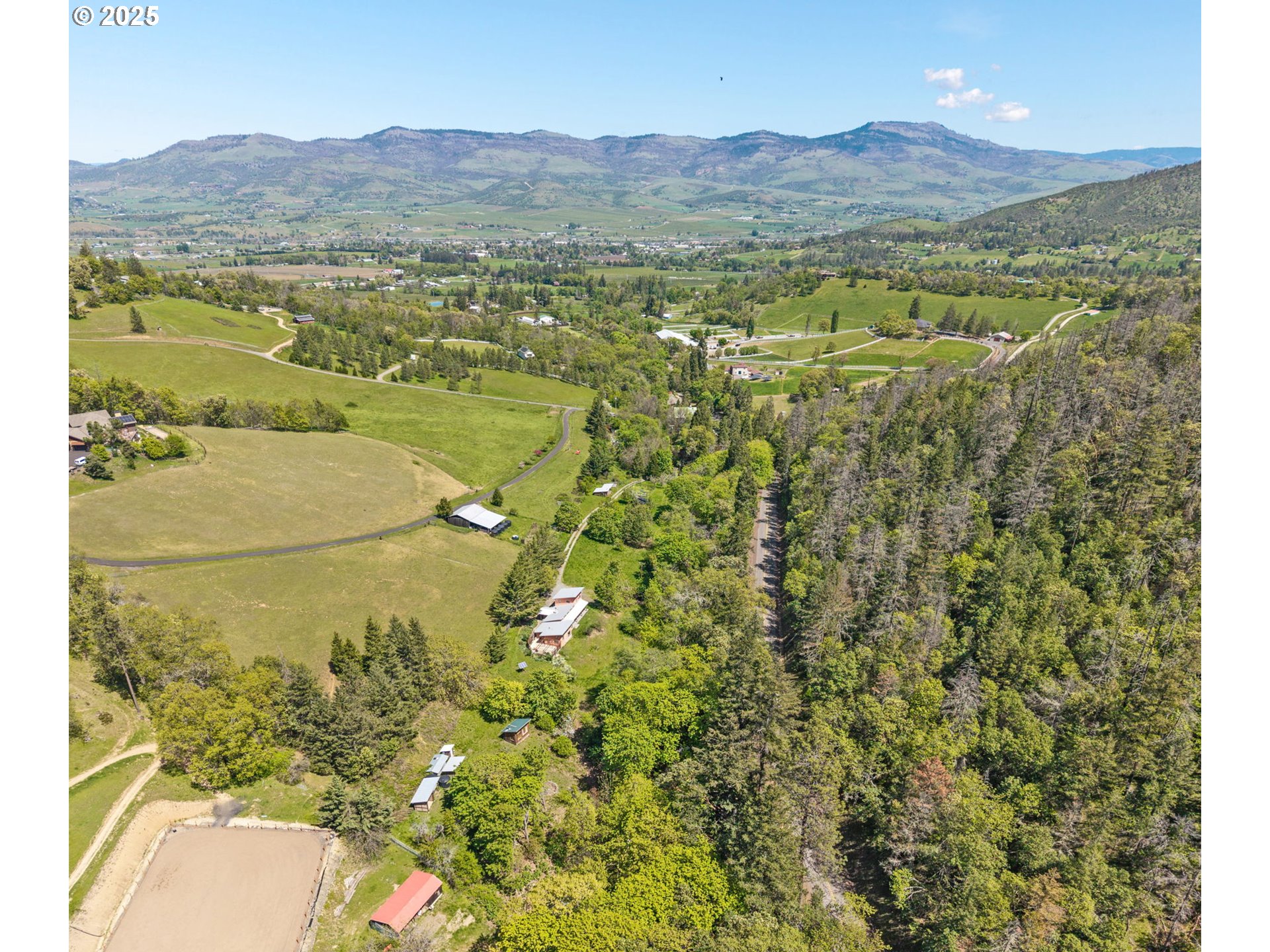 1848 Anderson Creek Road Talent, OR 97540 - Photo 44 of 48 a view of a lake with a mountain