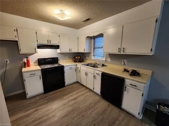 $1,500 | 2115 Hunter Street, Greensboro, NC 27401