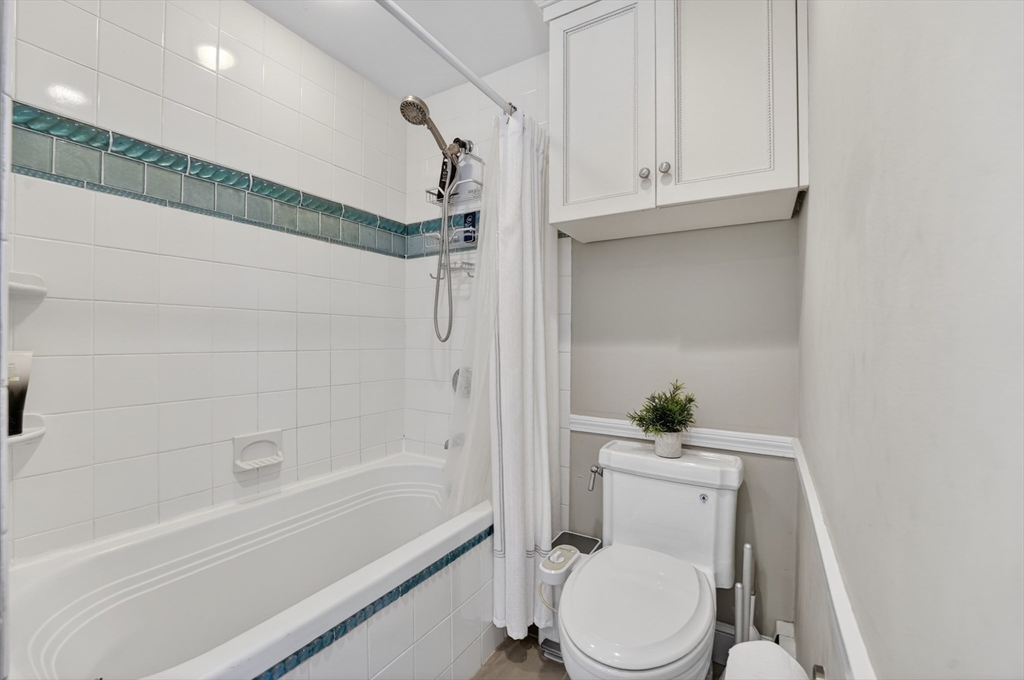 71 Robert Best Road Sudbury, MA 01776 - Photo 14 of 31 a bathroom with a sink a toilet and bathtub