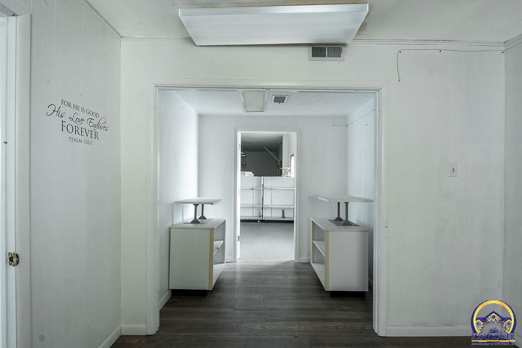 1435 Southeast Madison Street Topeka, KS 66607 - Photo 11 of 41