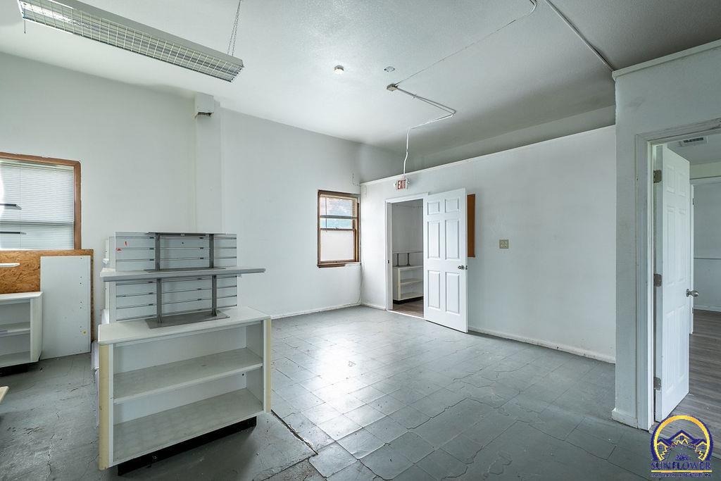 1435 Southeast Madison Street Topeka, KS 66607 - Photo 12 of 41