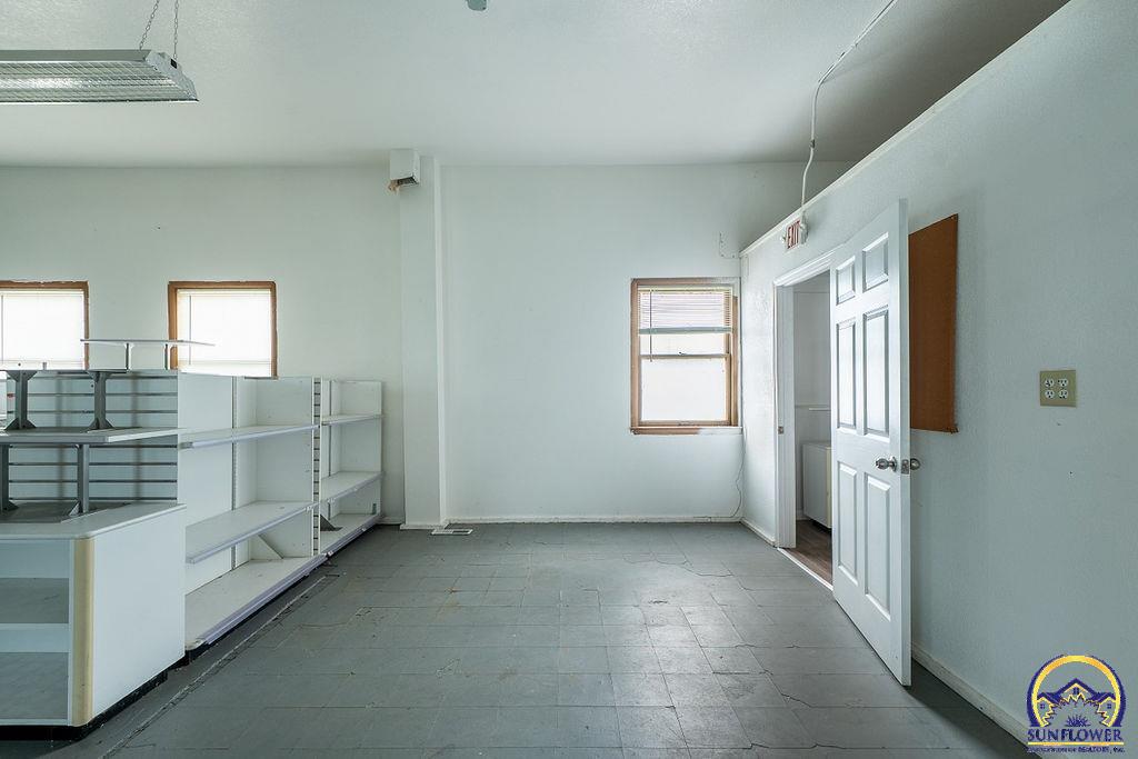 1435 Southeast Madison Street Topeka, KS 66607 - Photo 13 of 41