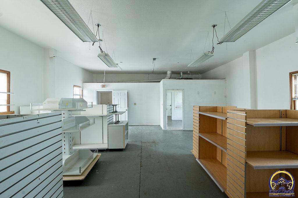 1435 Southeast Madison Street Topeka, KS 66607 - Photo 14 of 41