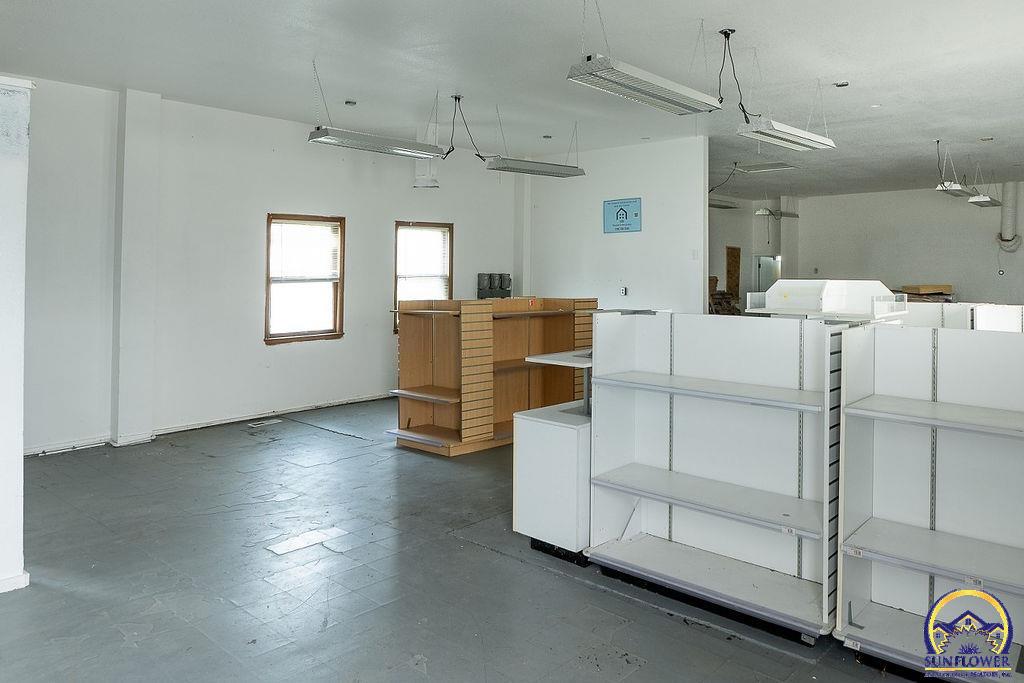 1435 Southeast Madison Street Topeka, KS 66607 - Photo 17 of 41