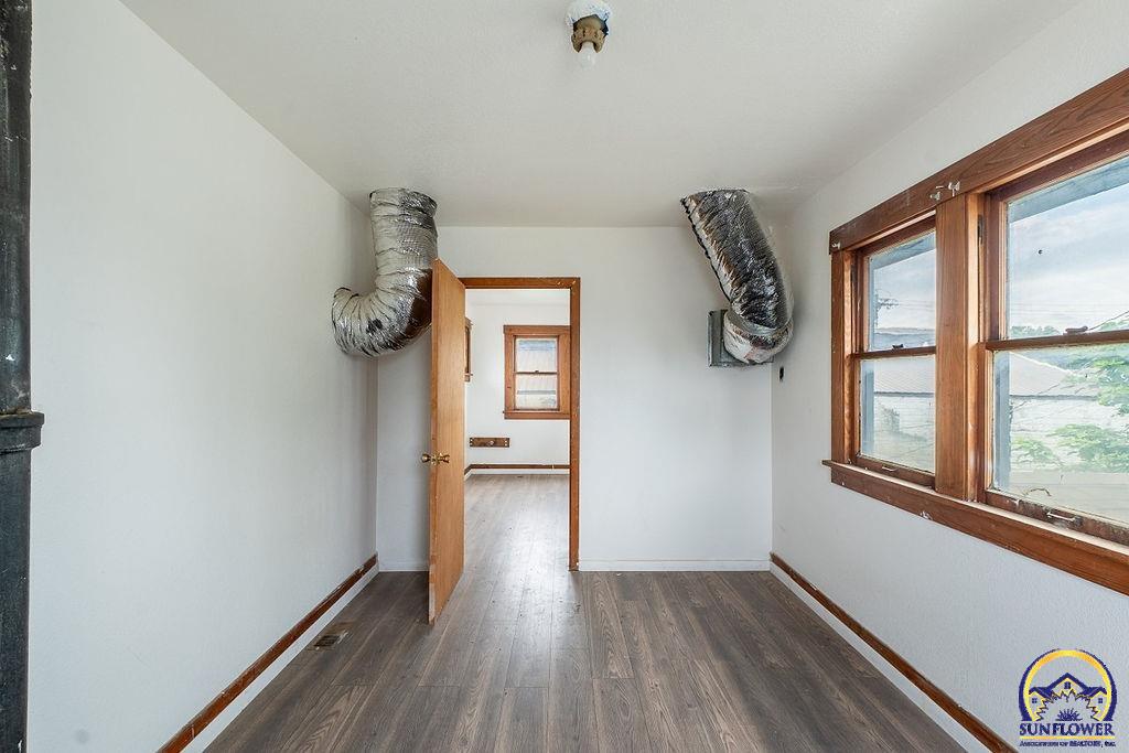 1435 Southeast Madison Street Topeka, KS 66607 - Photo 32 of 41