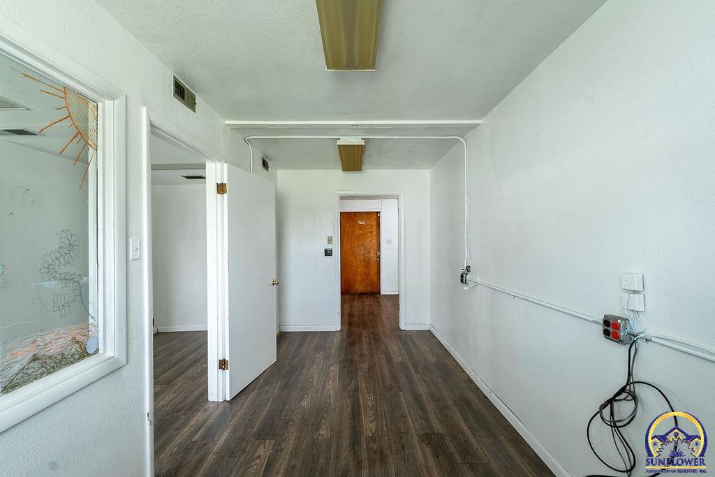 1435 Southeast Madison Street Topeka, KS 66607 - Photo 5 of 41