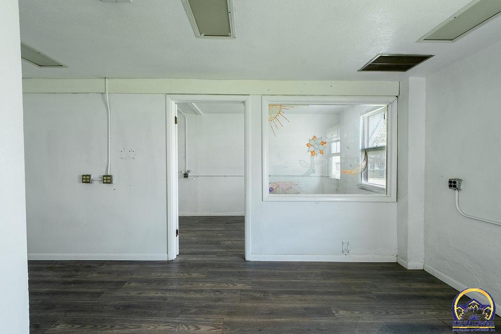 1435 Southeast Madison Street Topeka, KS 66607 - Photo 7 of 41