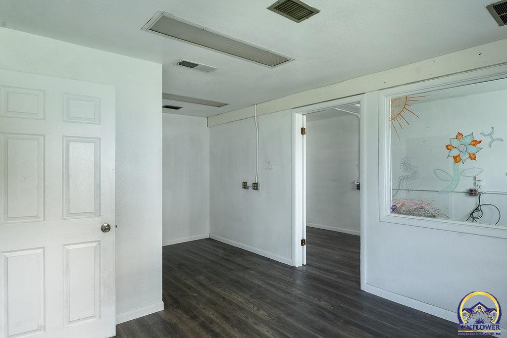 1435 Southeast Madison Street Topeka, KS 66607 - Photo 8 of 41