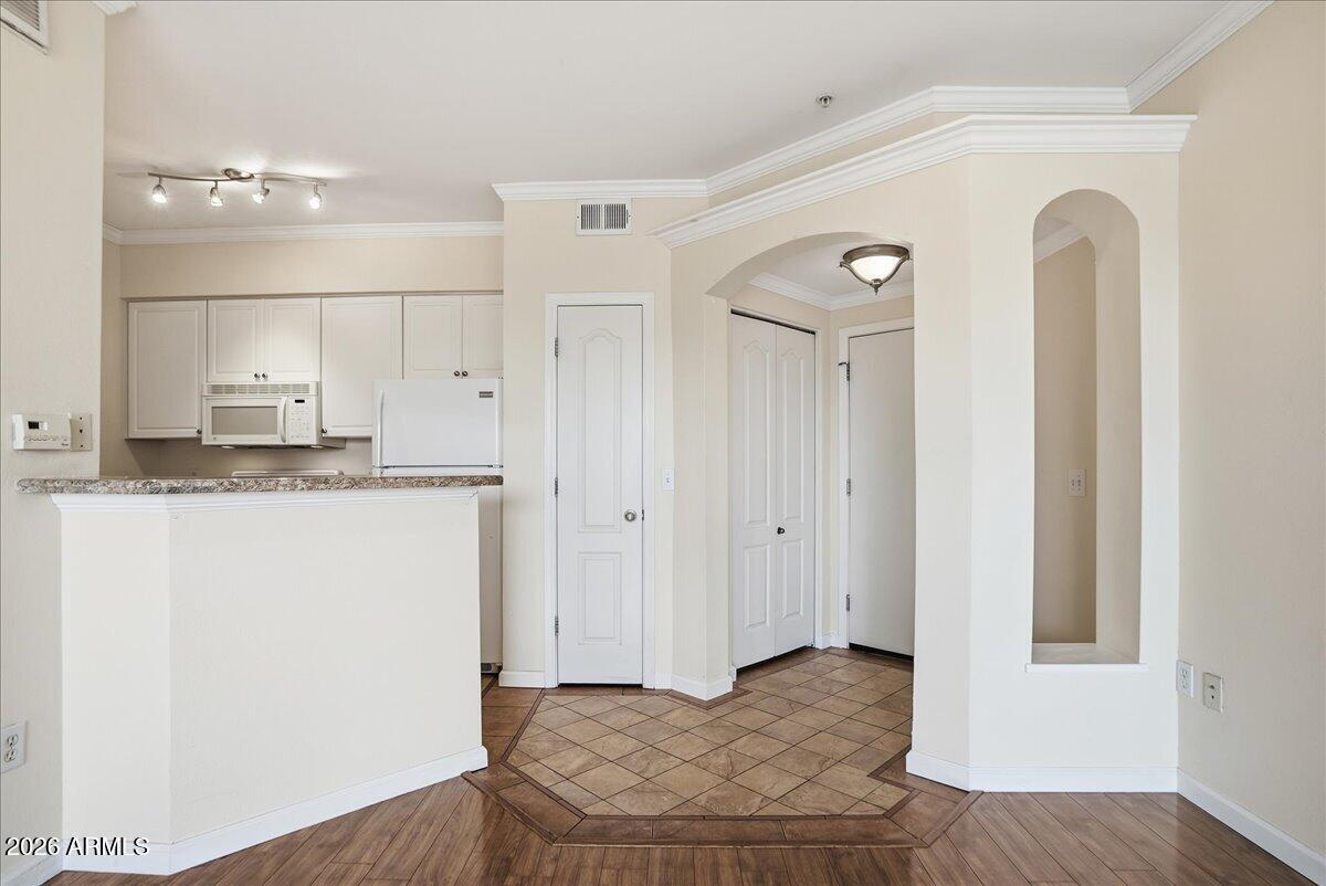 1701 East Colter Street, Unit 333 Phoenix, AZ 85016 - Photo 5 of 27 Entry Way