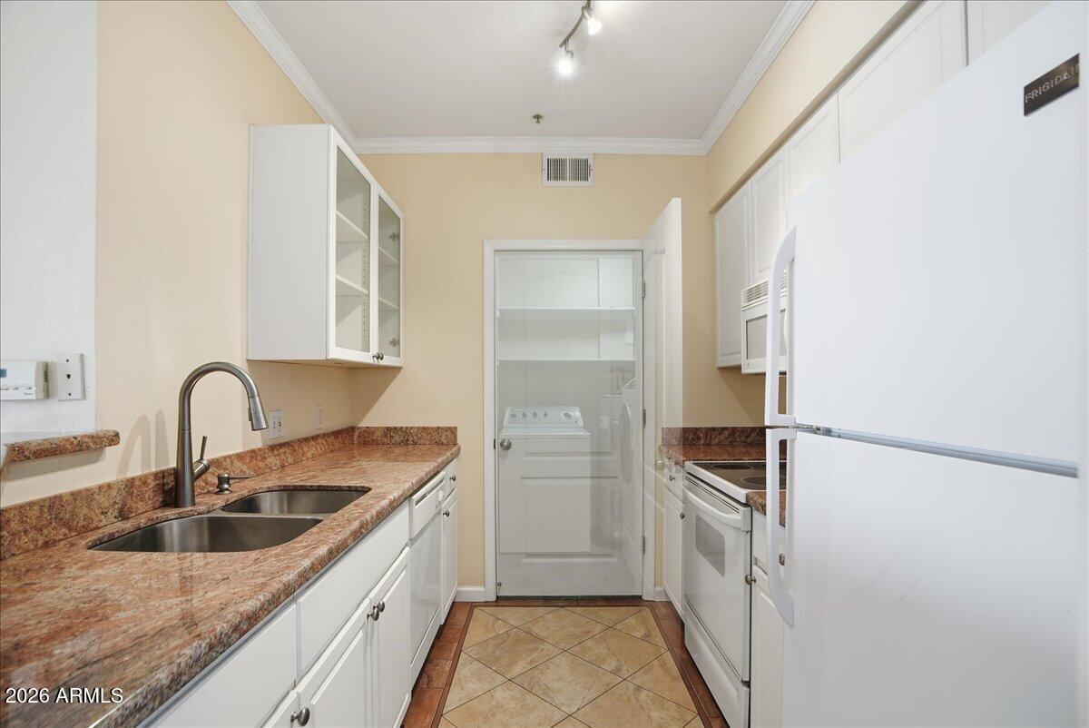 1701 East Colter Street, Unit 333 Phoenix, AZ 85016 - Photo 6 of 27 Kitchen