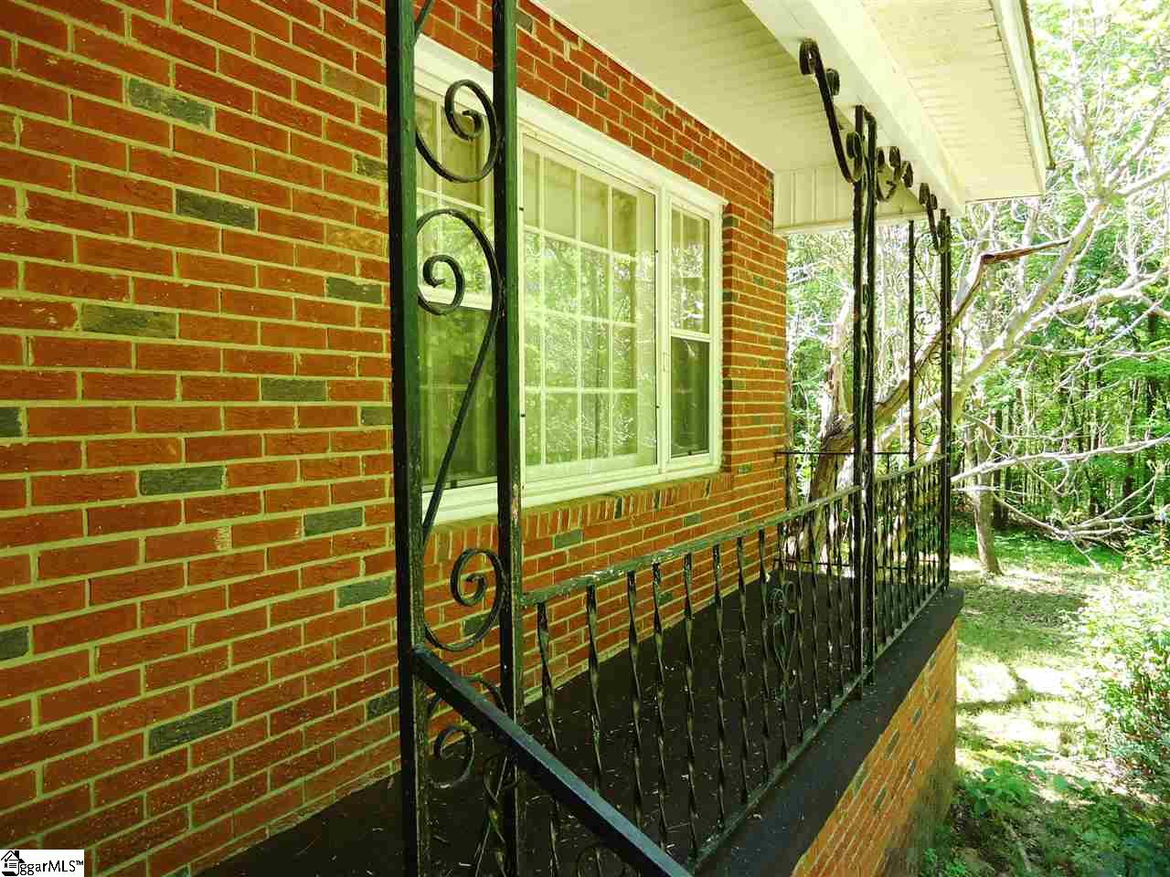 1447 Calvin Bridges Road Laurens, SC 29360 - Photo 4 of 17 Gallery Image 4