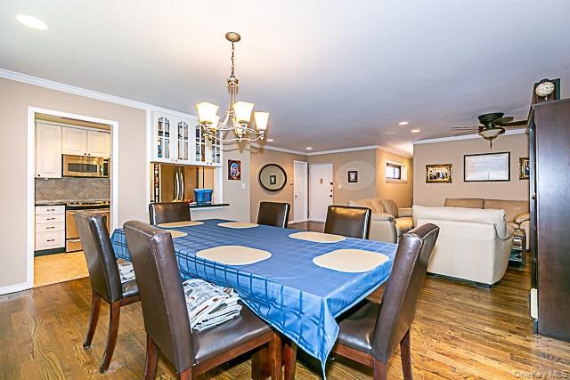 21 Canterbury Road Great Neck, NY 11021 - Photo 8 of 28