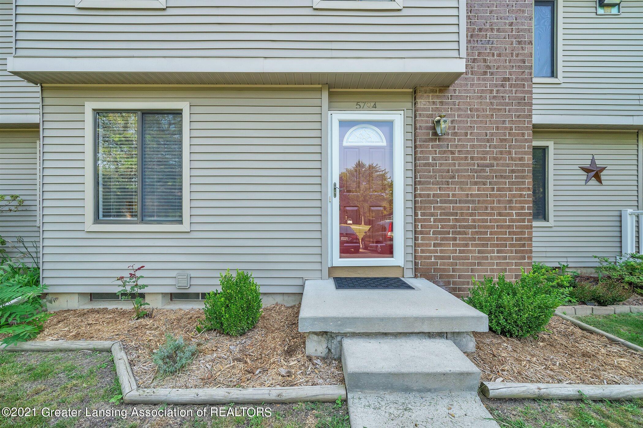 5794 Okemos Road, Unit 3 Haslett, MI 48840 - Photo 5 of 34 05-5794 Okemos Rd, Unit 3 - Windowstill