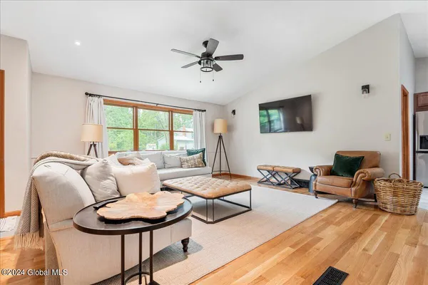 $3,850 | 17 Conver Drive, Saratoga Springs, NY 12866