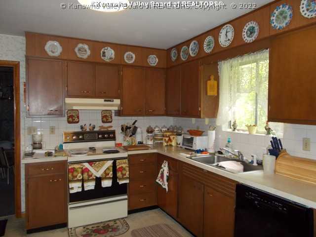 116 Hall Street Ripley, WV 25271 - Photo 3 of 16 Kitchen.