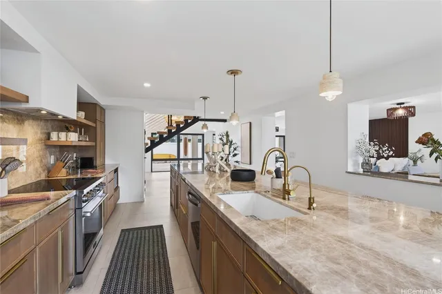 $4,925,000 | 125 North Kalaheo Avenue, Kailua, HI 96734