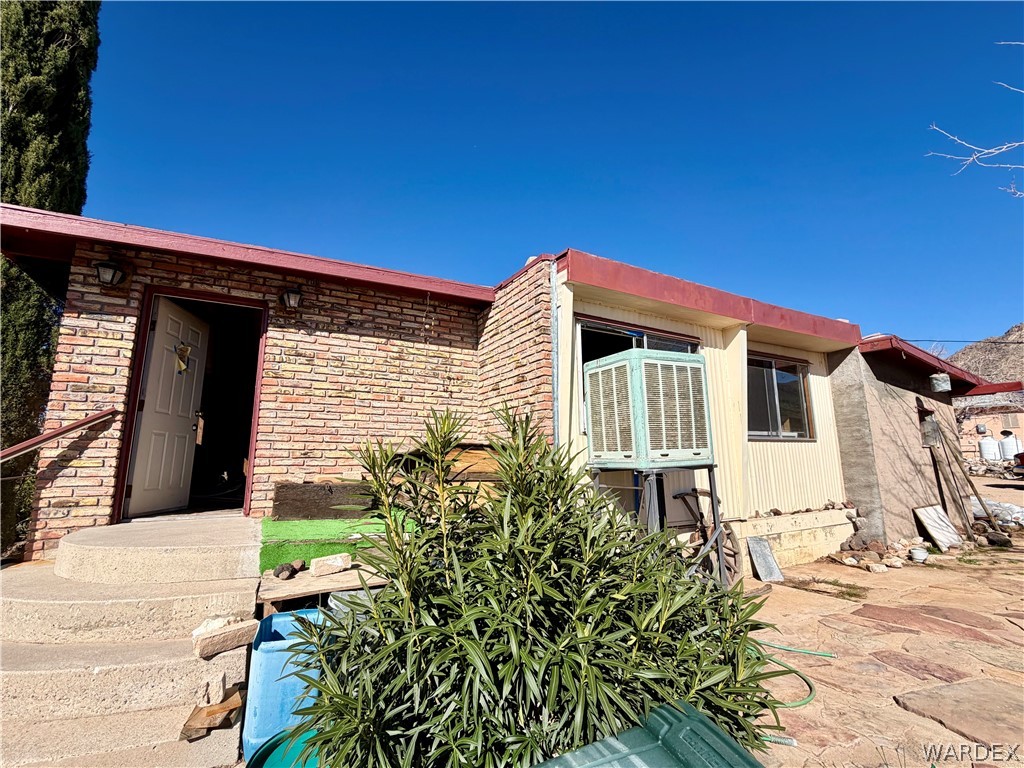 4360 Smoketree Road Golden Valley, AZ 86413 - Photo 3 of 20 a front view of a house with garden