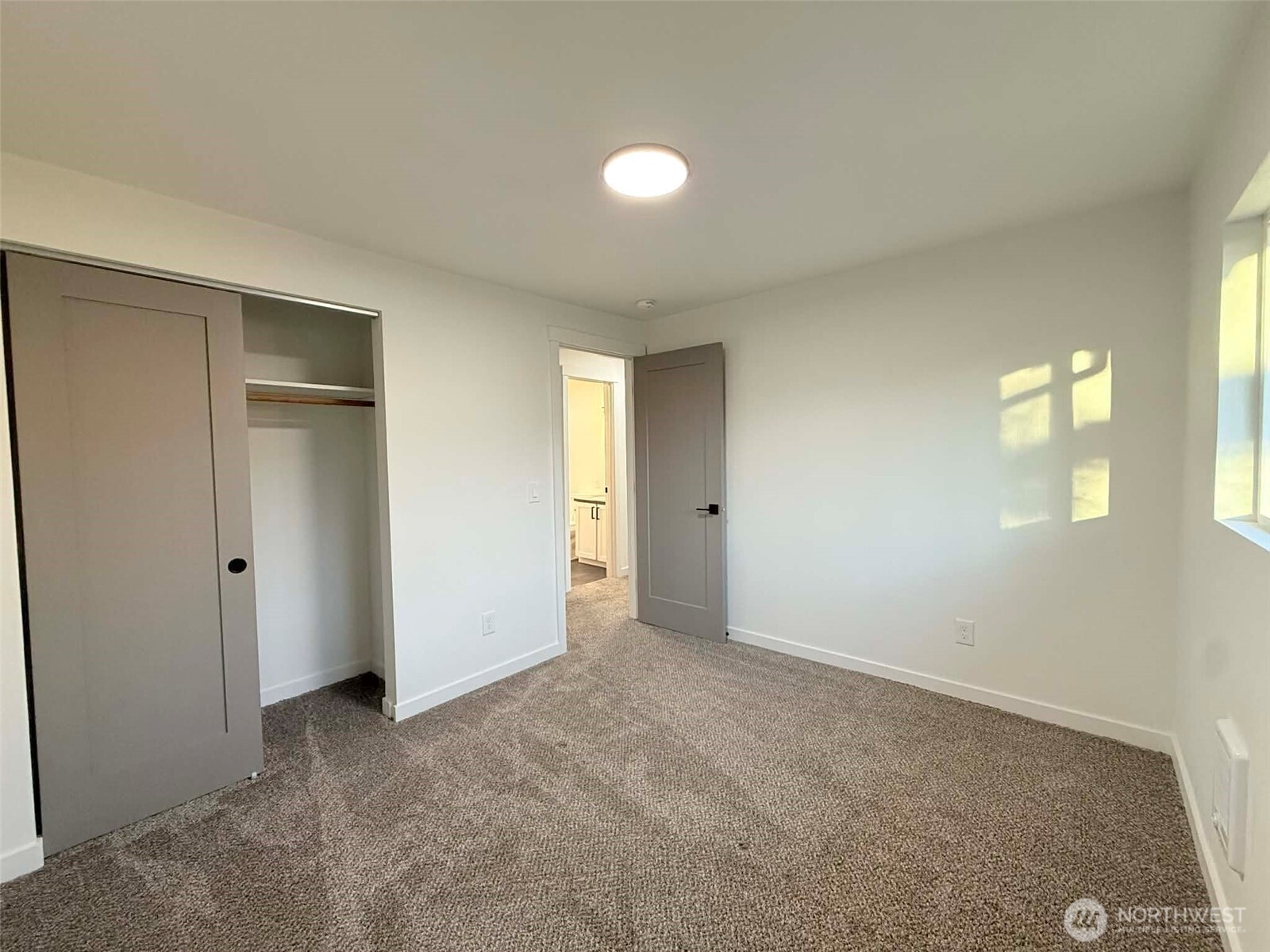 1807 Harding Road Aberdeen, WA 98520 - Photo 22 of 29 an empty room with closet area and window