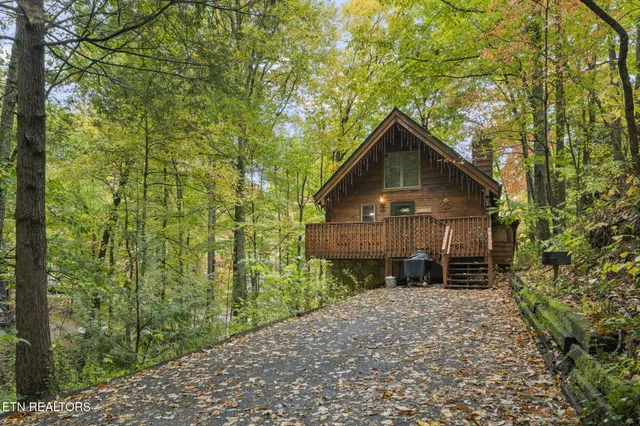 $599,000 | 833 Stans Road, Gatlinburg, TN 37738