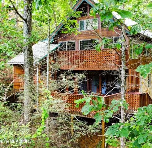 $599,000 | 833 Stans Road, Gatlinburg, TN 37738