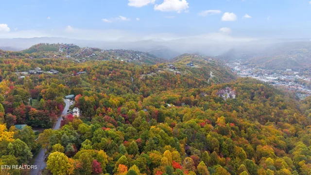 $599,000 | 833 Stans Road, Gatlinburg, TN 37738