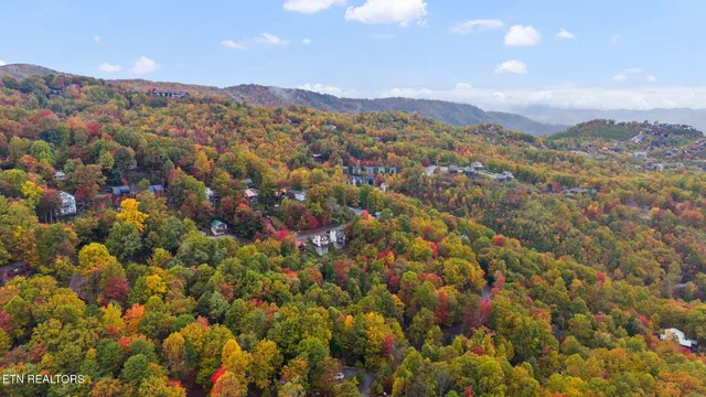 $599,000 | 833 Stans Road, Gatlinburg, TN 37738
