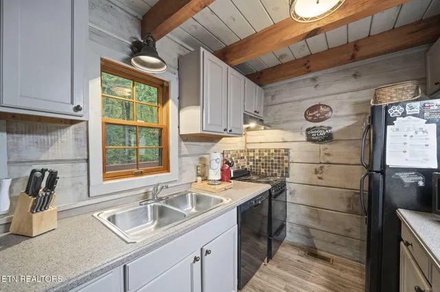 $599,000 | 833 Stans Road, Gatlinburg, TN 37738