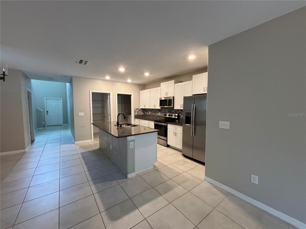 572 Argyll Dr Spring Hill Spring Hill, FL 34609 - Photo 5 of 25