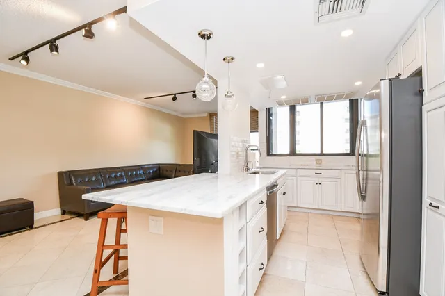 $1,800 | 5150 Hidalgo Street, Unit 202, Houston, TX 77056