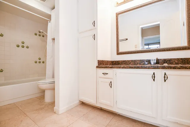 $1,800 | 5150 Hidalgo Street, Unit 202, Houston, TX 77056