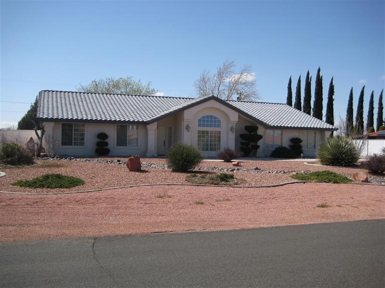 13840 Santee Road Apple Valley, CA 92307 - Photo 1 of 1 a front view of a house with a yard