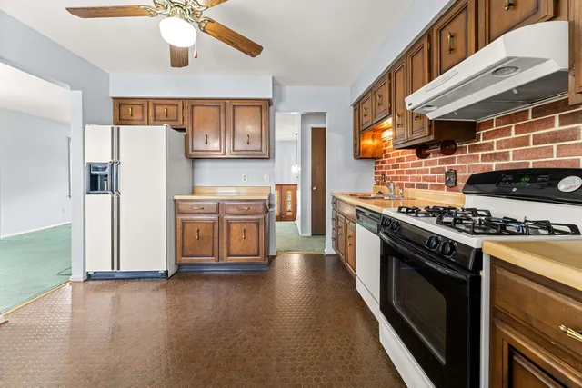 $335,000 | 47 Old Post Road, Montgomery, IL 60538