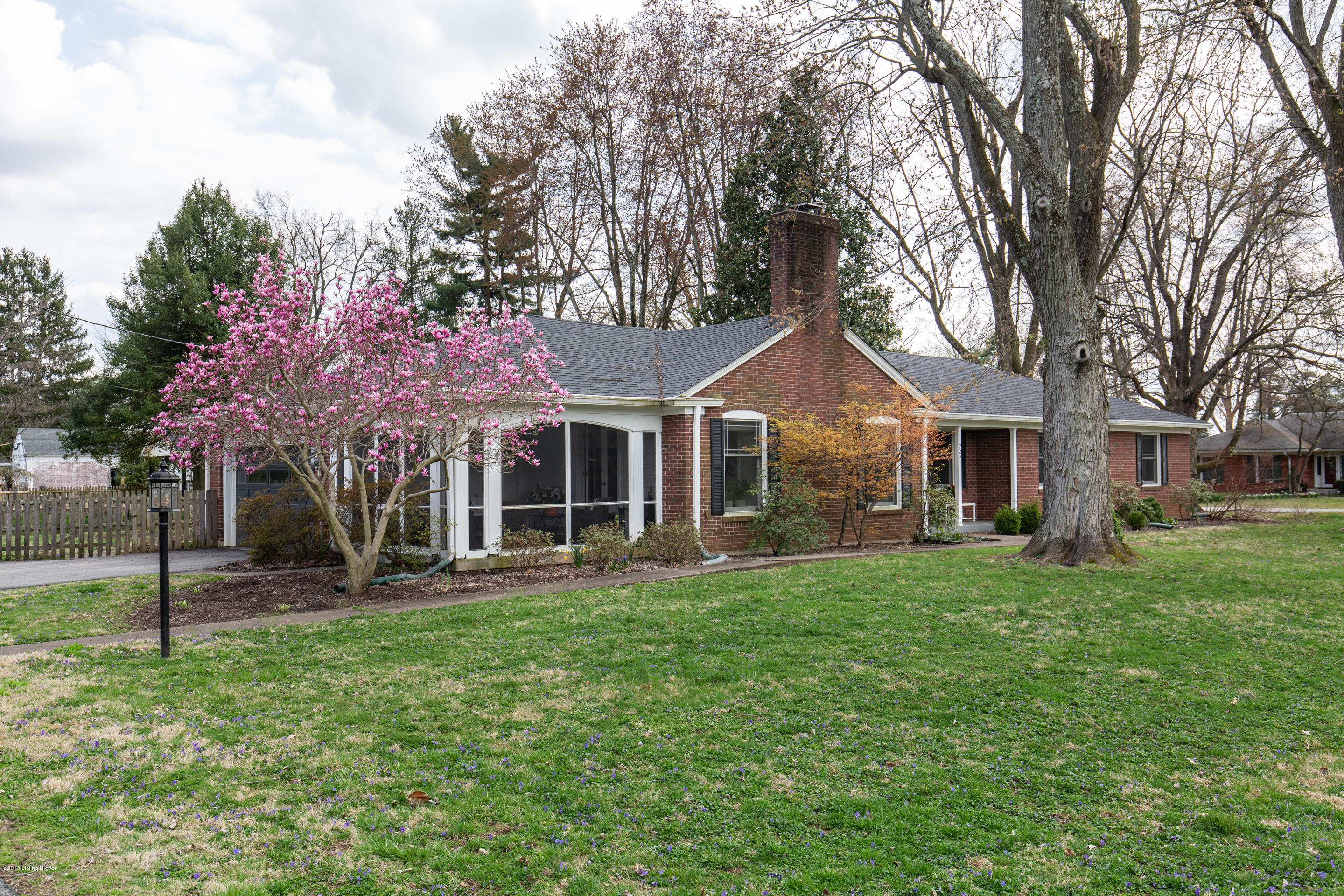729 Wicklow Road Louisville, KY 40207 - Photo 3 of 27 729_Wicklow_Rd-21