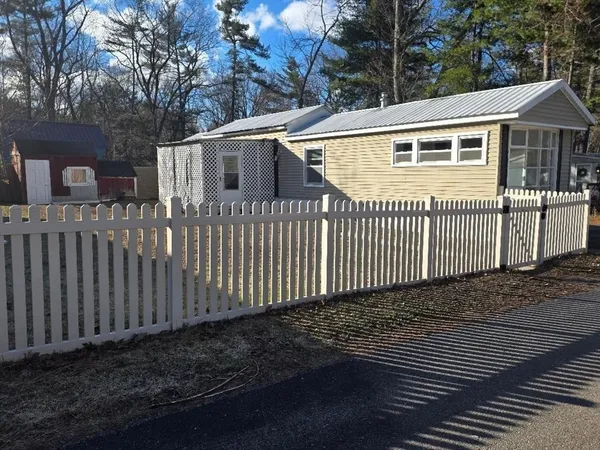 $179,900 | 1790 Massachusetts Avenue, Unit U, Lunenburg, MA 01462