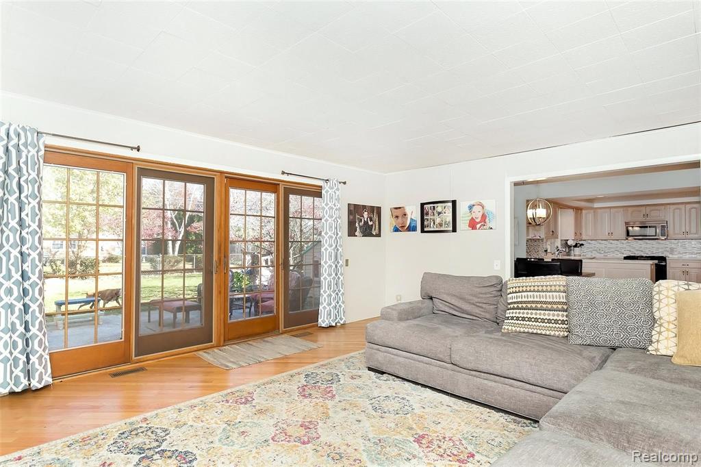 660 Cook Road Grosse Pointe Woods, MI 48236 - Photo 24 of 49