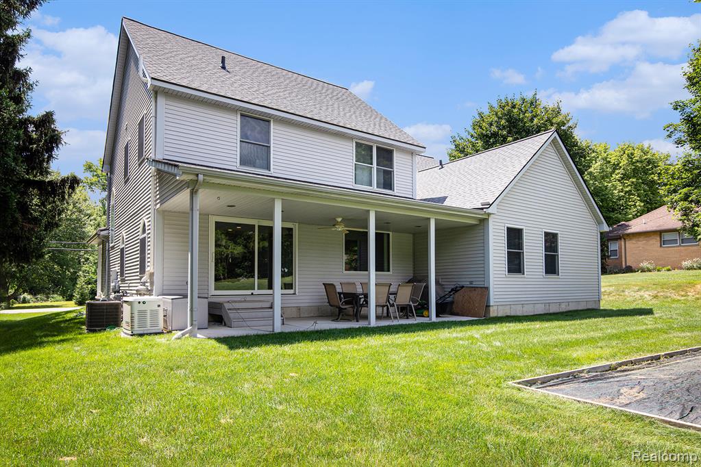 3074 Woodcrest Road Rochester Hills, MI 48309 - Photo 33 of 39