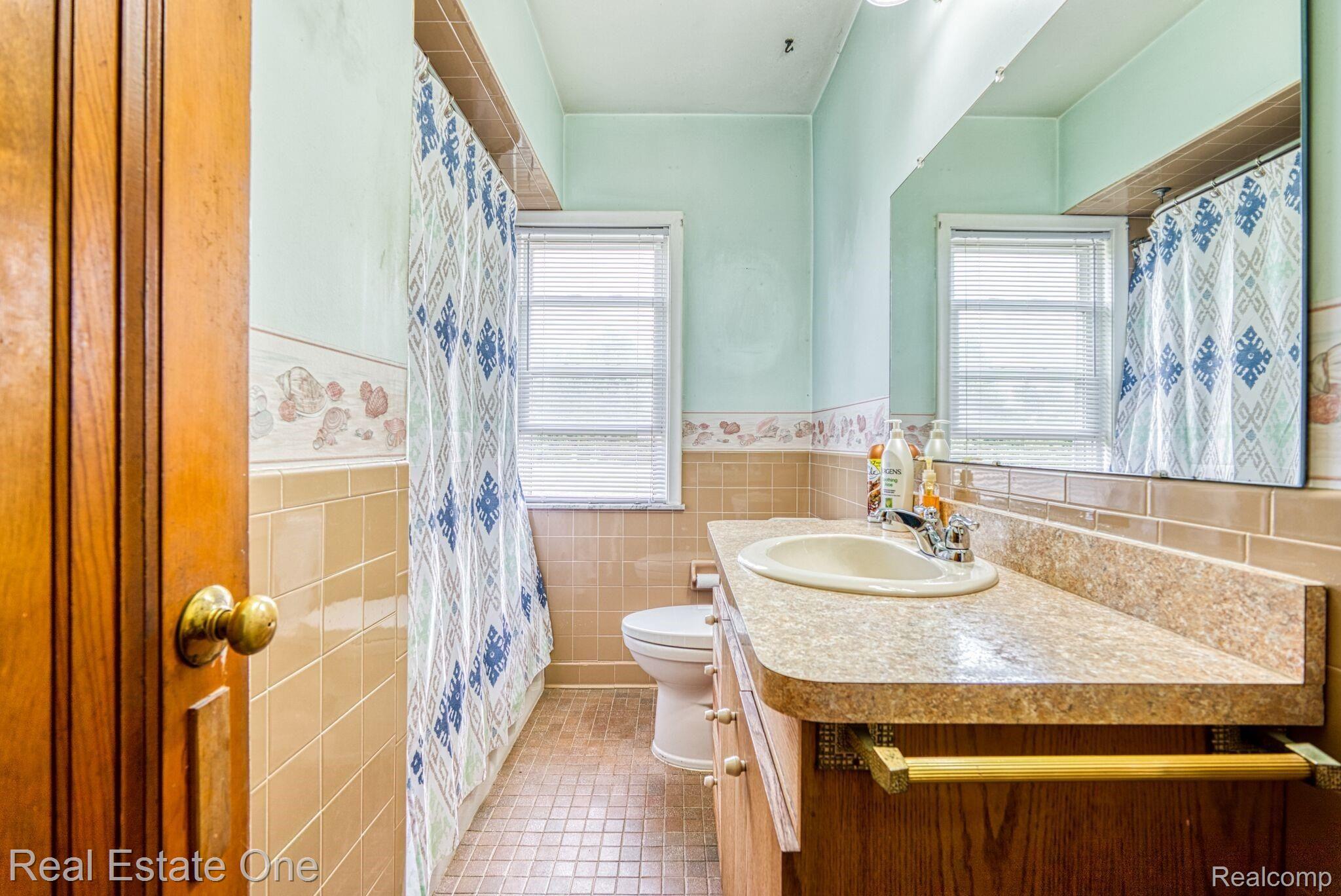 26161 Hagen Road New Baltimore, MI 48051 - Photo 23 of 34 Hagen bath.jpeg