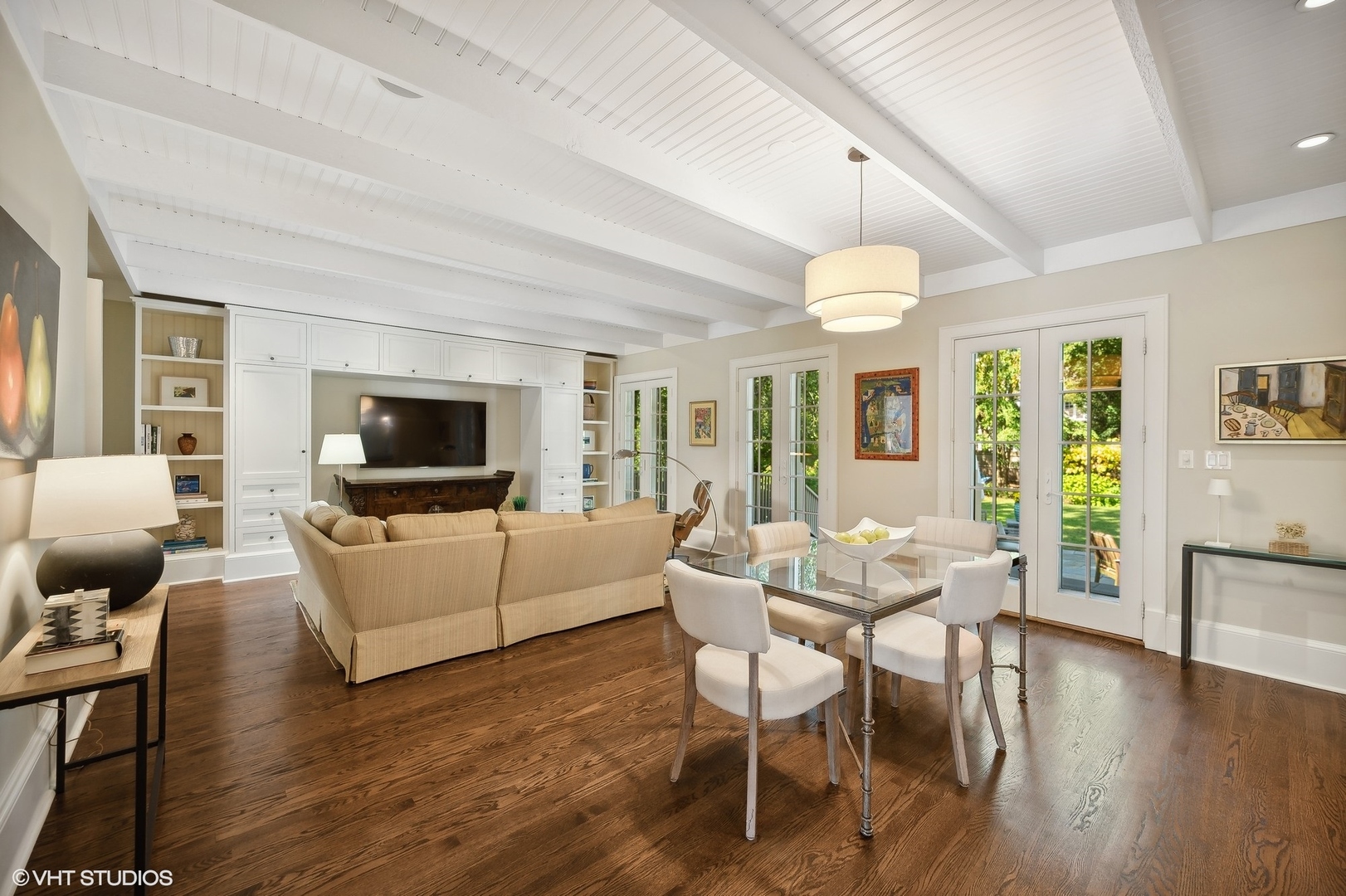 1015 Dinsmore Road Winnetka, IL 60093 - Photo 18 of 46 a living room with furniture and a flat screen tv