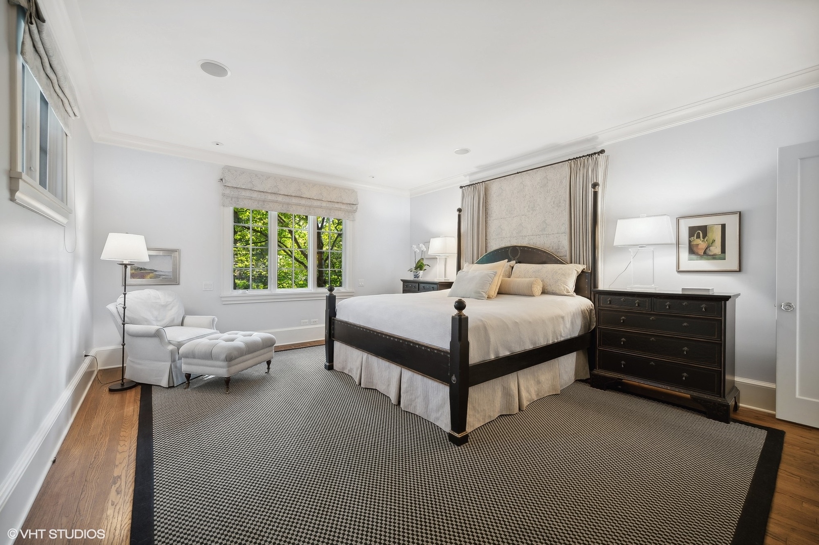 1015 Dinsmore Road Winnetka, IL 60093 - Photo 27 of 46 a bedroom with a bed and window